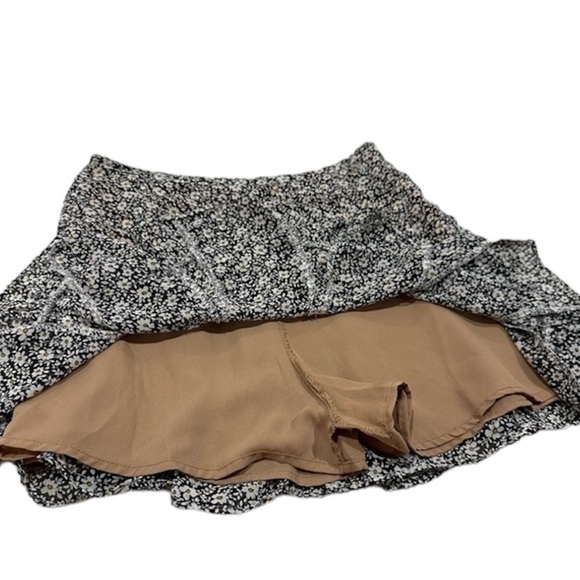 NWT Dress Forum Black Floral Daisy Skirt Size Small - Picture 4 of 5